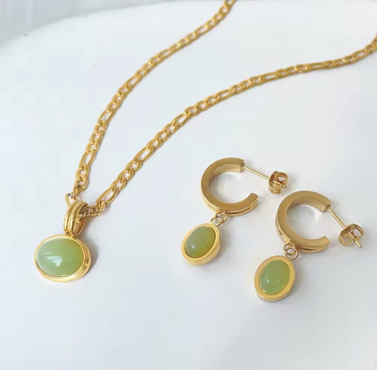 Moirai jade oval gem 2-Piece set , 18k gold plated.