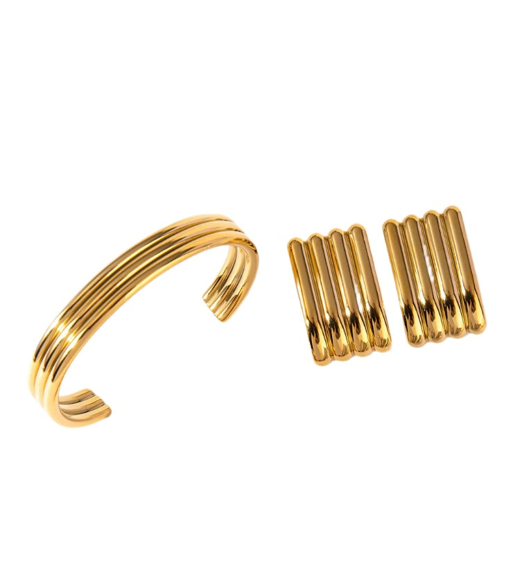 Hera ribbed 2pc set, 18k gold plated.