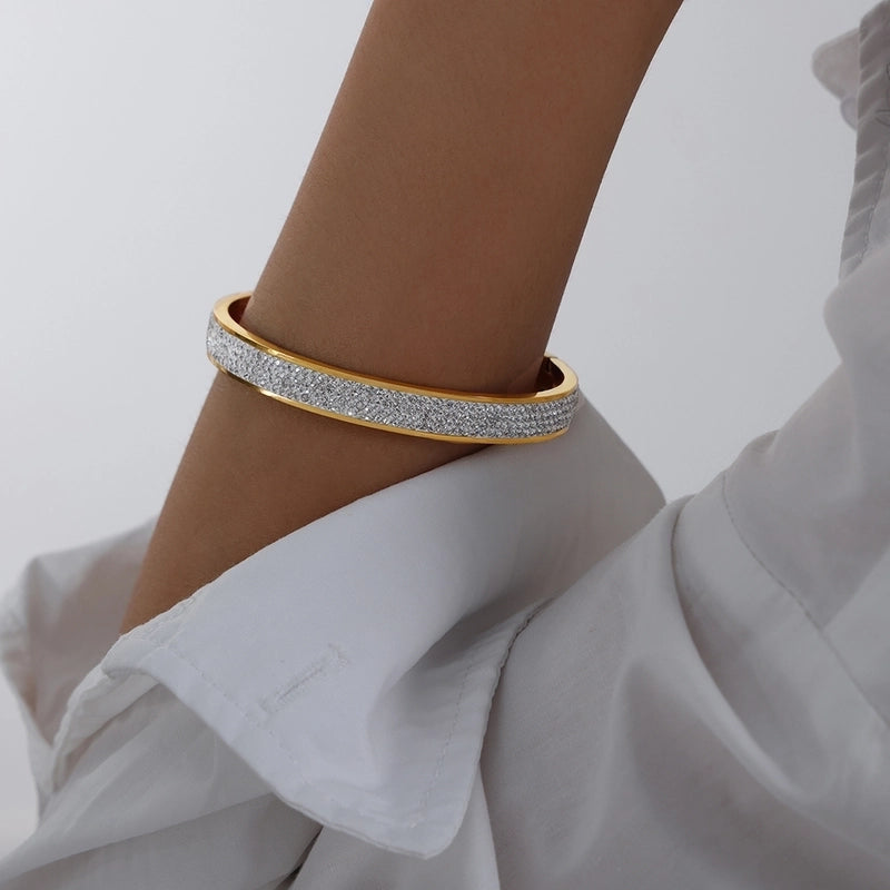 Celaeno luxurious solid colour rhinestone bangle, 18k gold plated.
