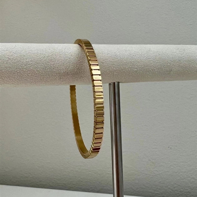 Aphrodite minimalist 18k gold plated bangle.