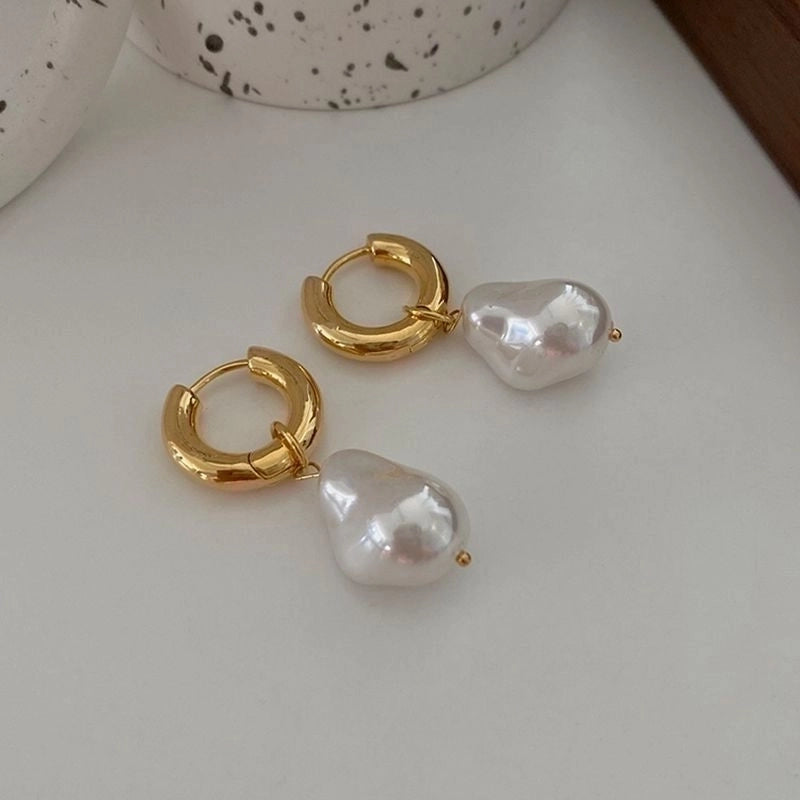 Theia minimalist pearl drop earrings, 18k gold plated.
