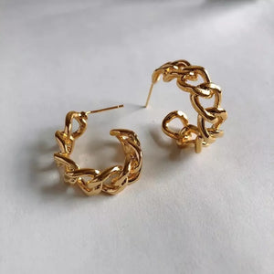 Minimalist gold chain hoops